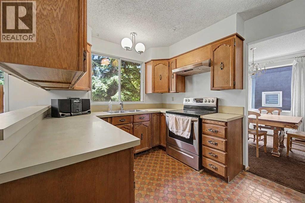1032 Varsity Estates Drive NW — photo 11
