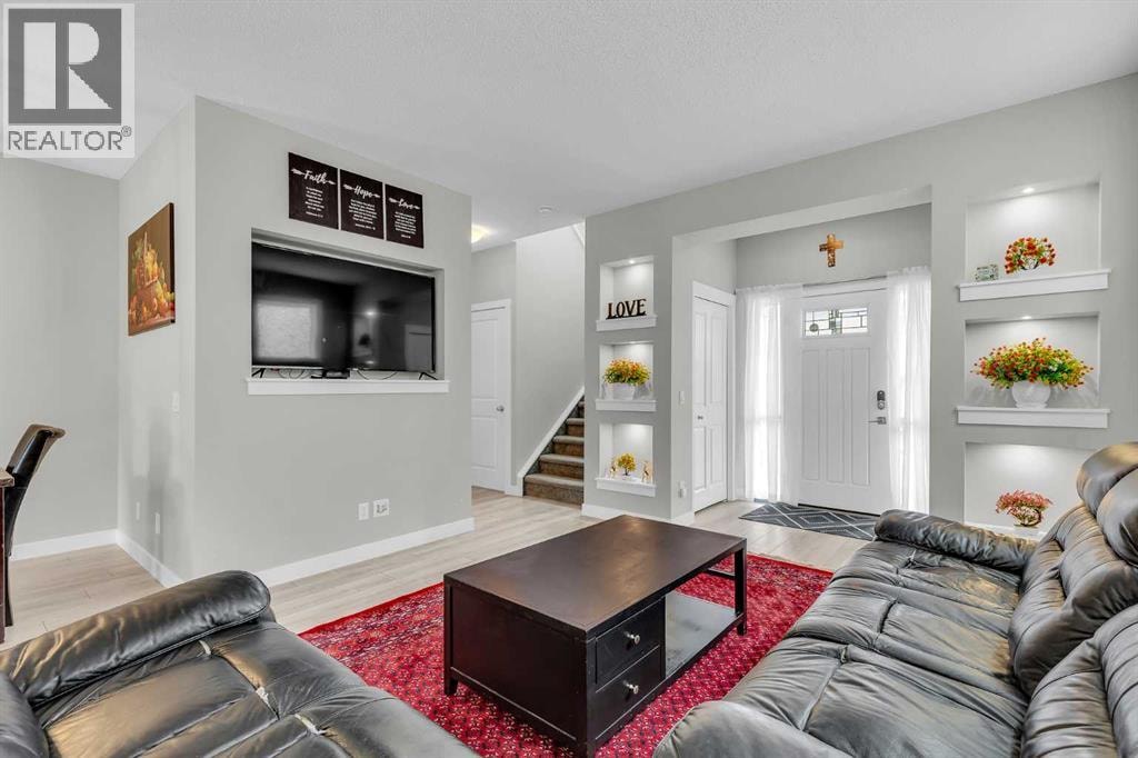114 Hillcrest Close SW — photo 9