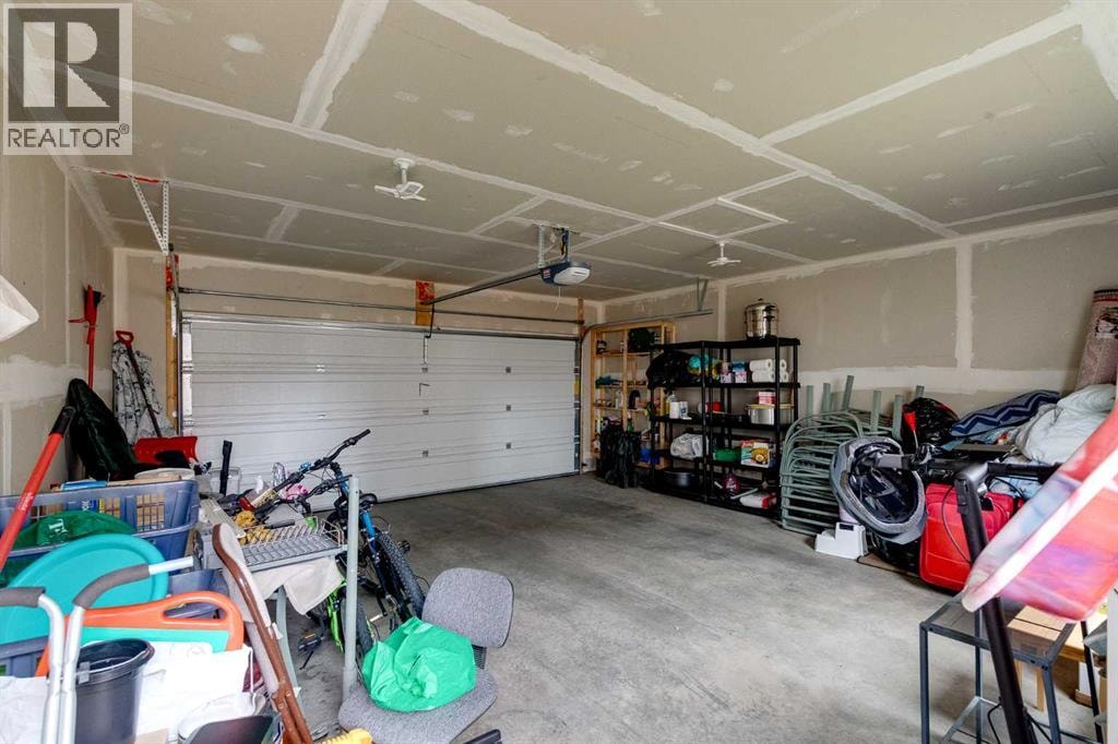 114 Hillcrest Close SW — photo 31
