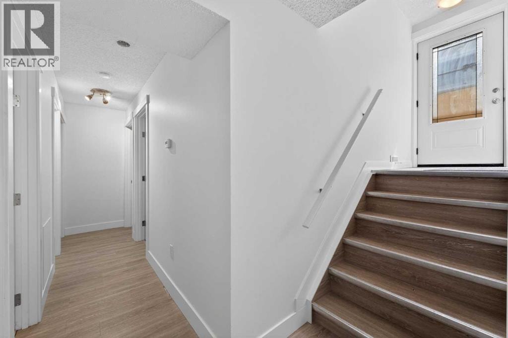 1920 31 Street SW — photo 15