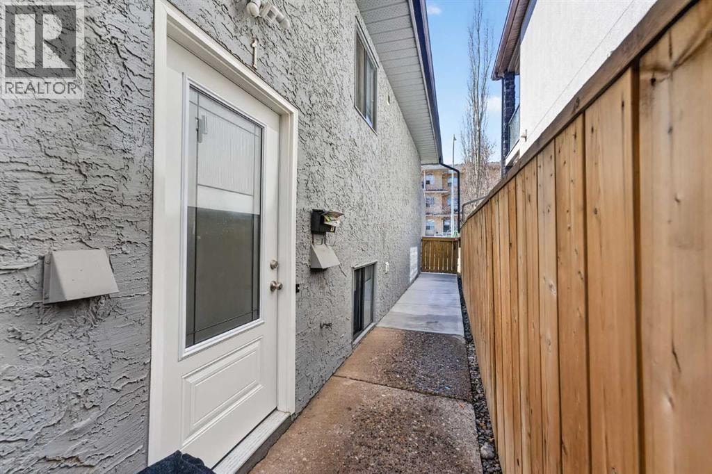 1920 31 Street SW — photo 14