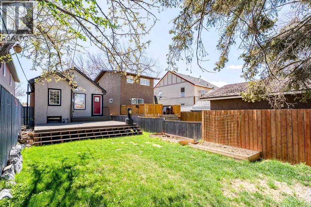 224 30 Avenue NE — photo 33