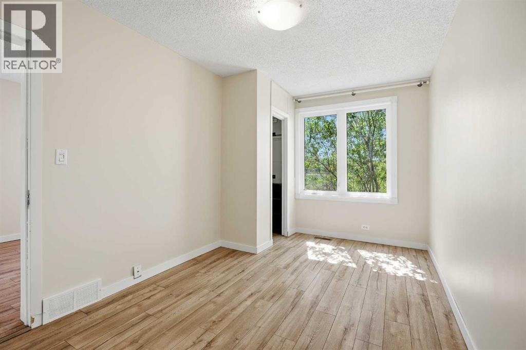 224 30 Avenue NE — photo 17