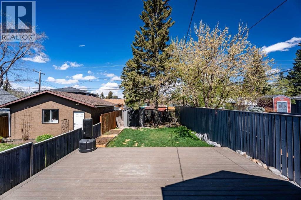 224 30 Avenue NE — photo 29