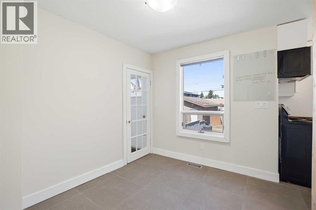 224 30 Avenue NE — photo 8