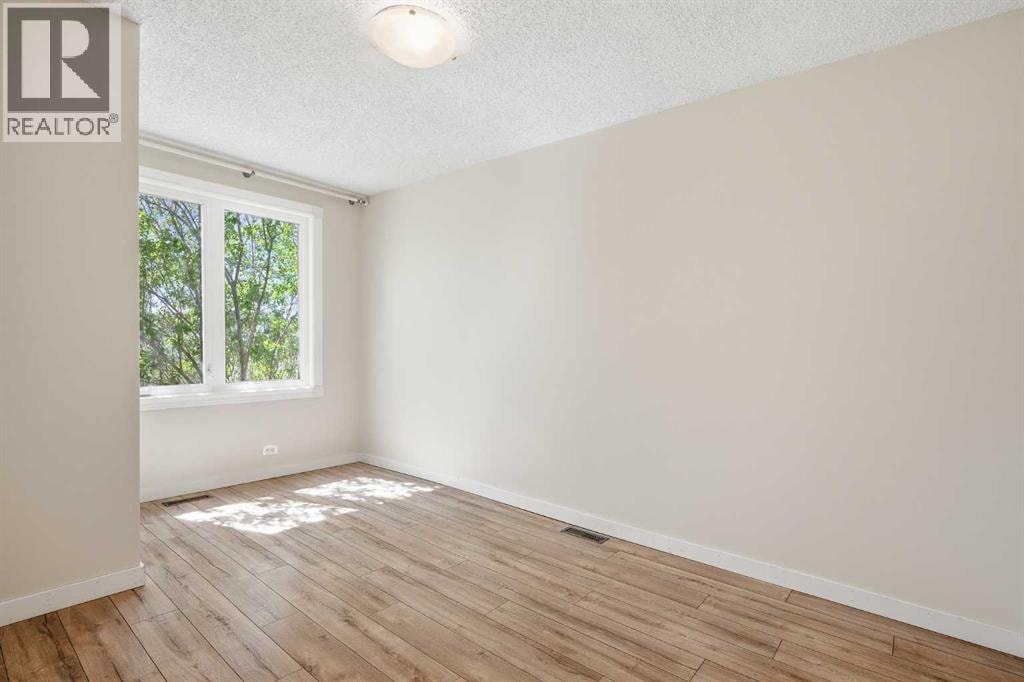 224 30 Avenue NE — photo 16