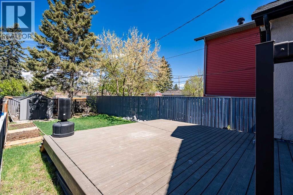 224 30 Avenue NE — photo 30