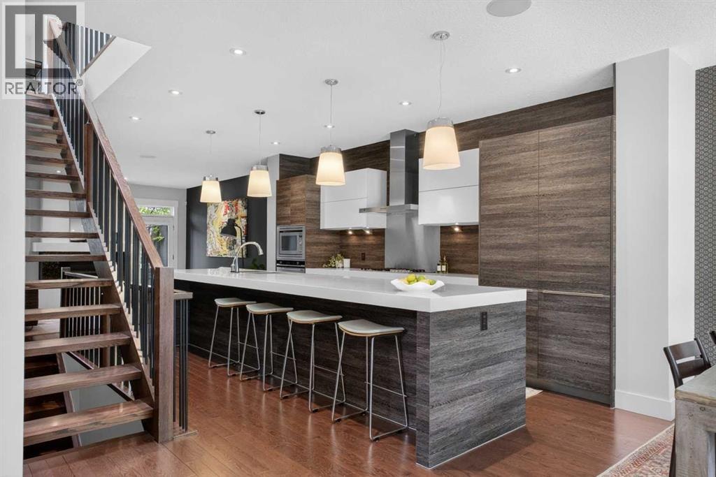 2415 25 Street SW — photo 3