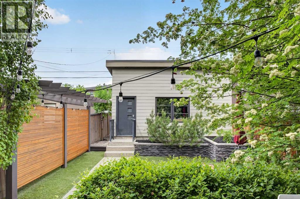 2415 25 Street SW — photo 33