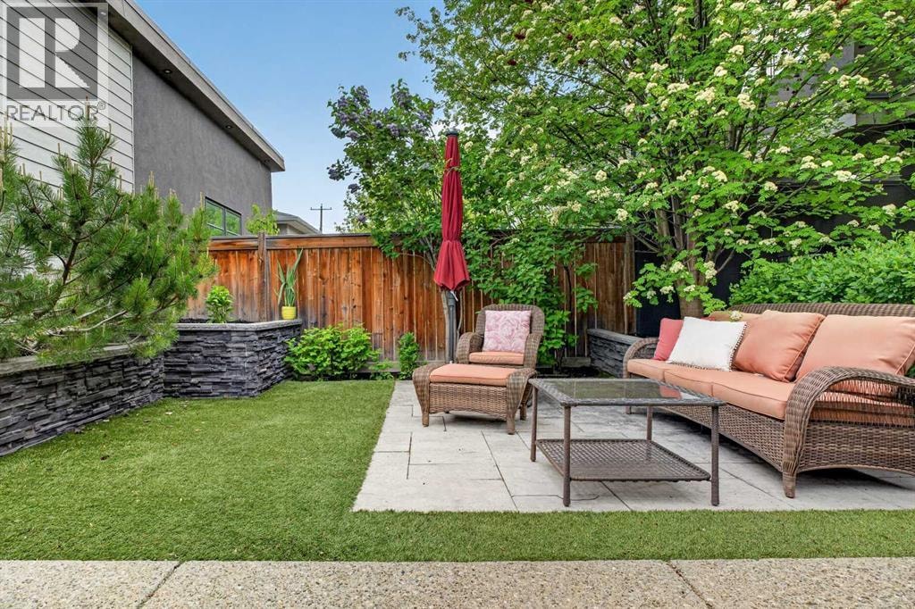 2415 25 Street SW — photo 35