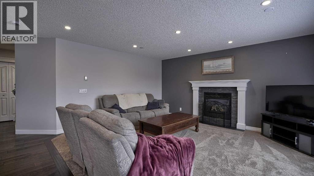 139 Coopers Close SW — photo 6