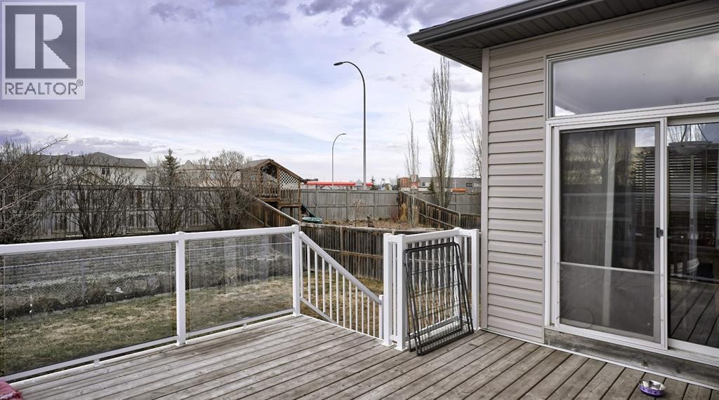 139 Coopers Close SW — photo 38