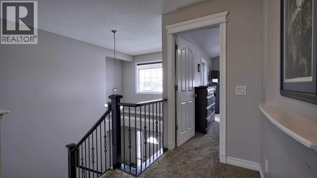 139 Coopers Close SW — photo 32