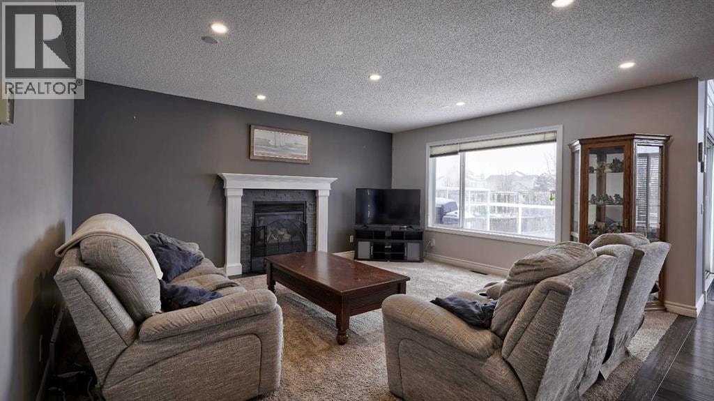 139 Coopers Close SW — photo 5