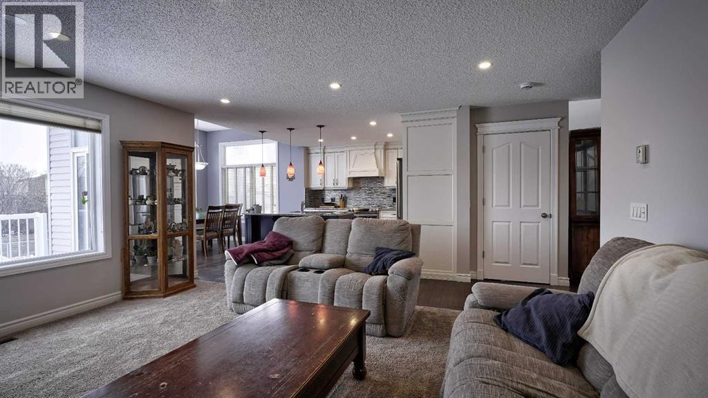 139 Coopers Close SW — photo 8