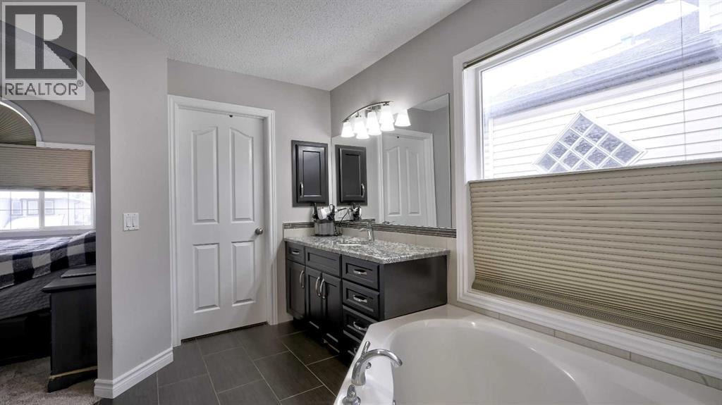 139 Coopers Close SW — photo 23