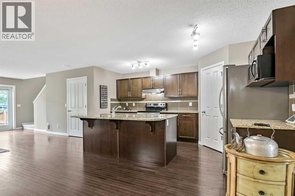 32 Cranston Gate SE — photo 5