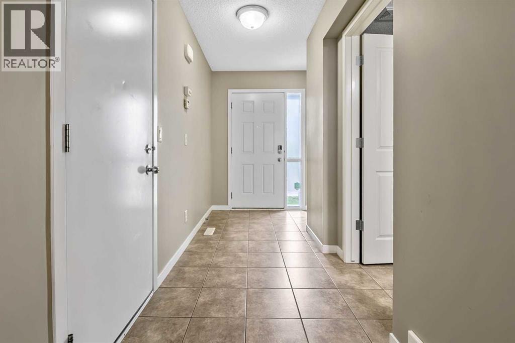 32 Cranston Gate SE — photo 2