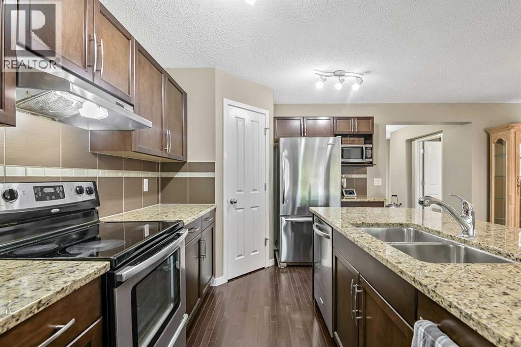32 Cranston Gate SE — photo 9