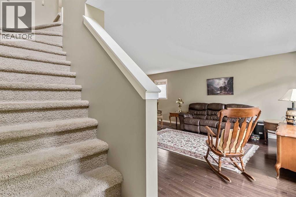 32 Cranston Gate SE — photo 14