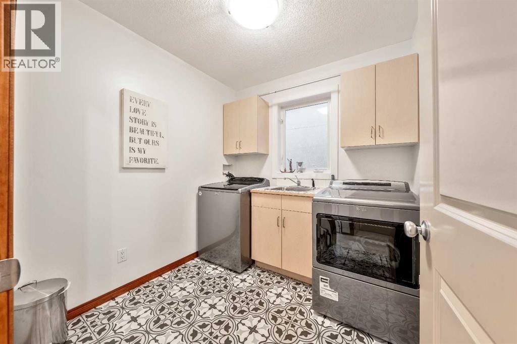 212 12A Street NE — photo 34