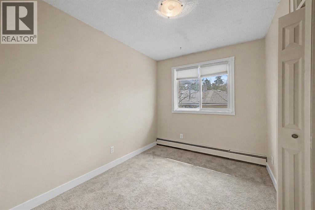 4004 79 Street NW — photo 12