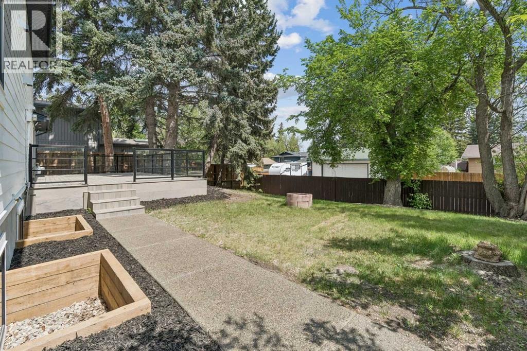 111 Canata Close SW — photo 43