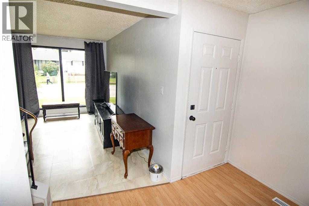 5502 Temple Road NE — photo 9
