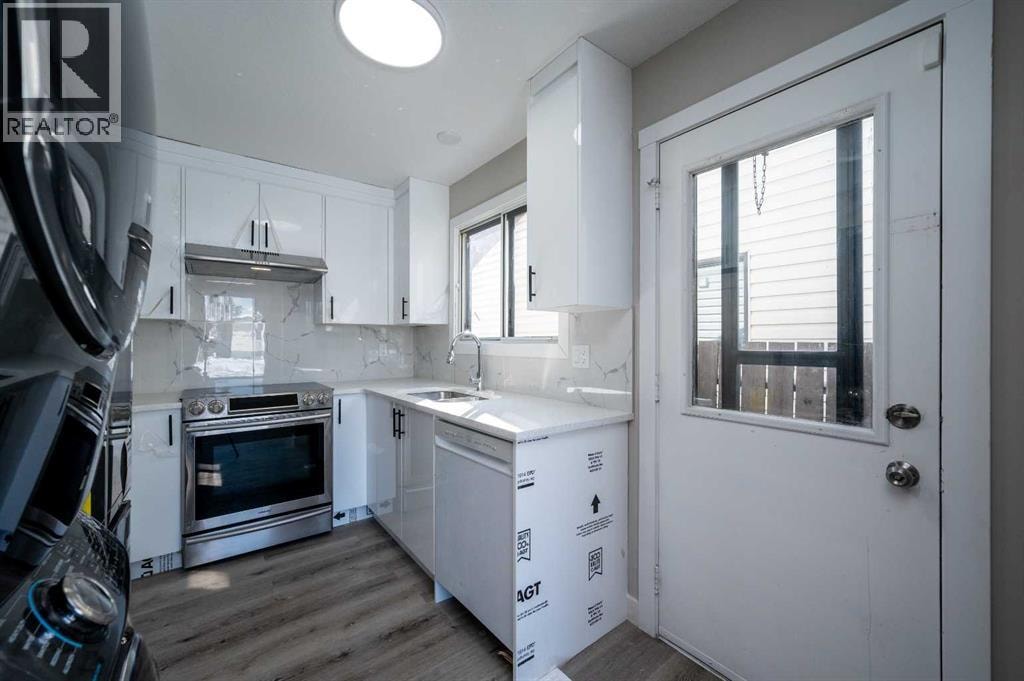 255 Castleridge Drive NE — photo 3