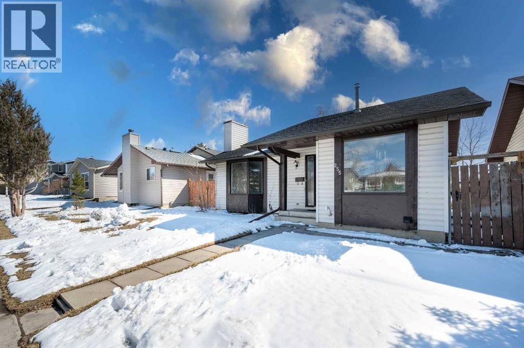 255 Castleridge Drive NE — photo 2