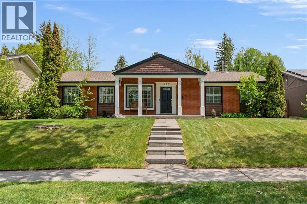 784 Acadia Drive SE — photo 2