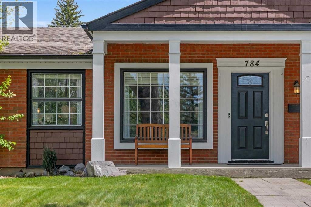 784 Acadia Drive SE — photo 3