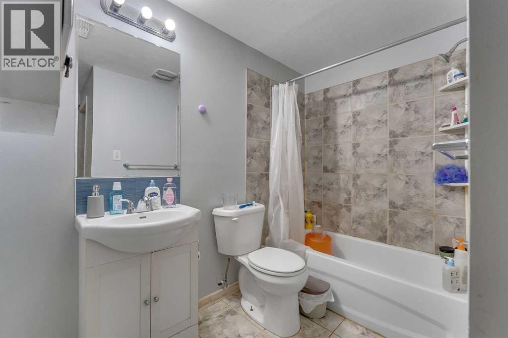 153 Saddlemead Road NE — photo 32