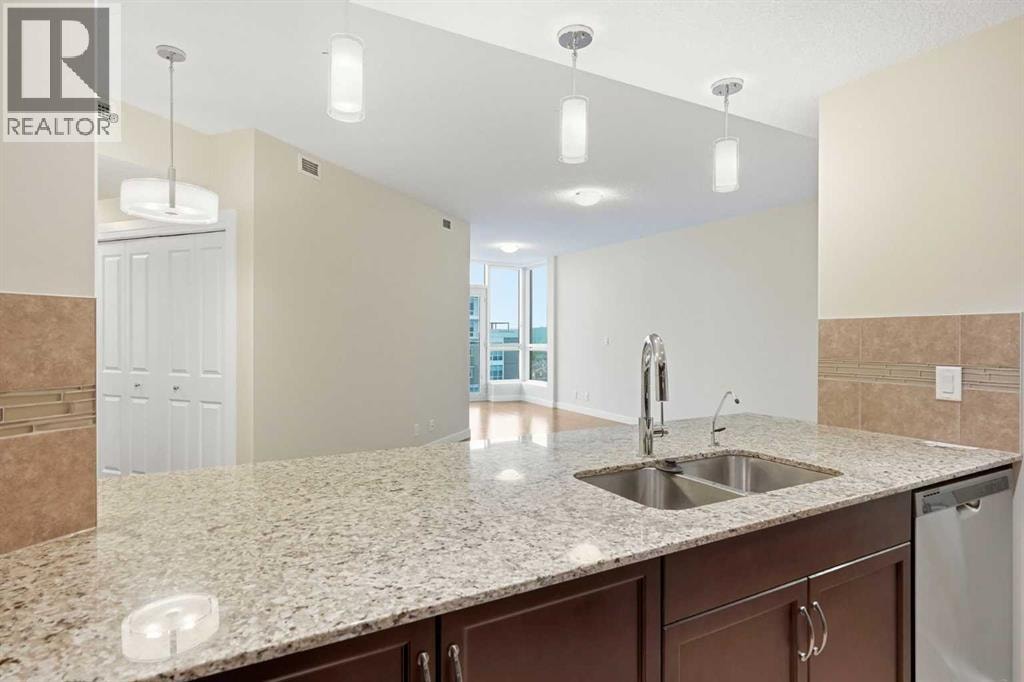 701, 16 Varsity Estates Circle NW — photo 8