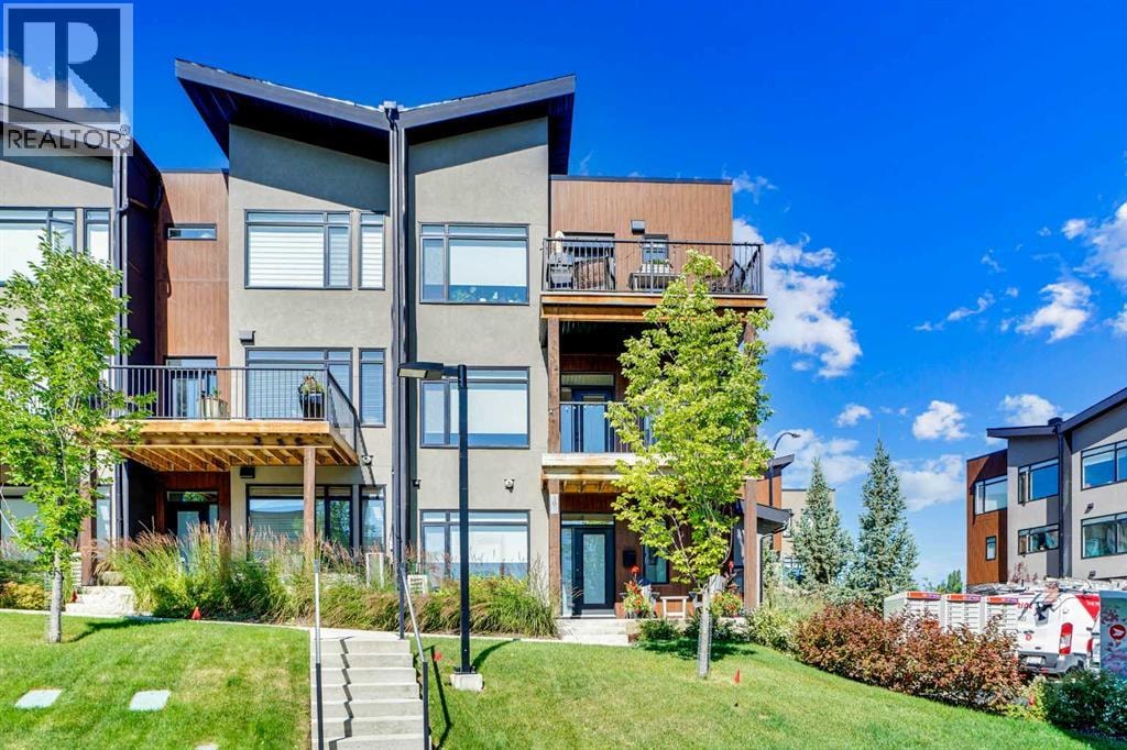 19 Royal Elm Green NW — photo 32