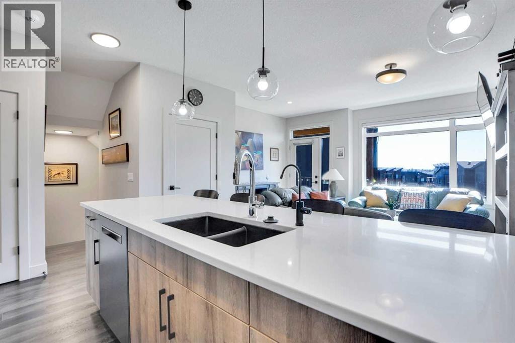 19 Royal Elm Green NW — photo 22