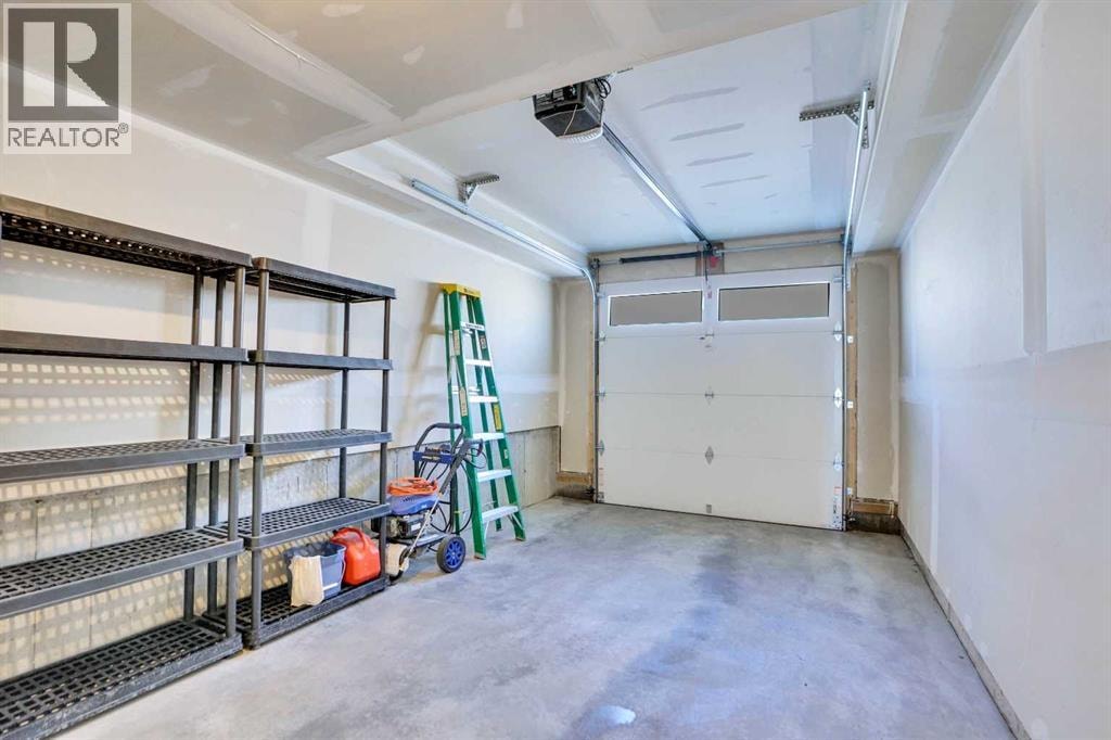 19 Royal Elm Green NW — photo 31