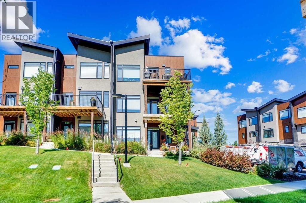 19 Royal Elm Green NW — photo 33