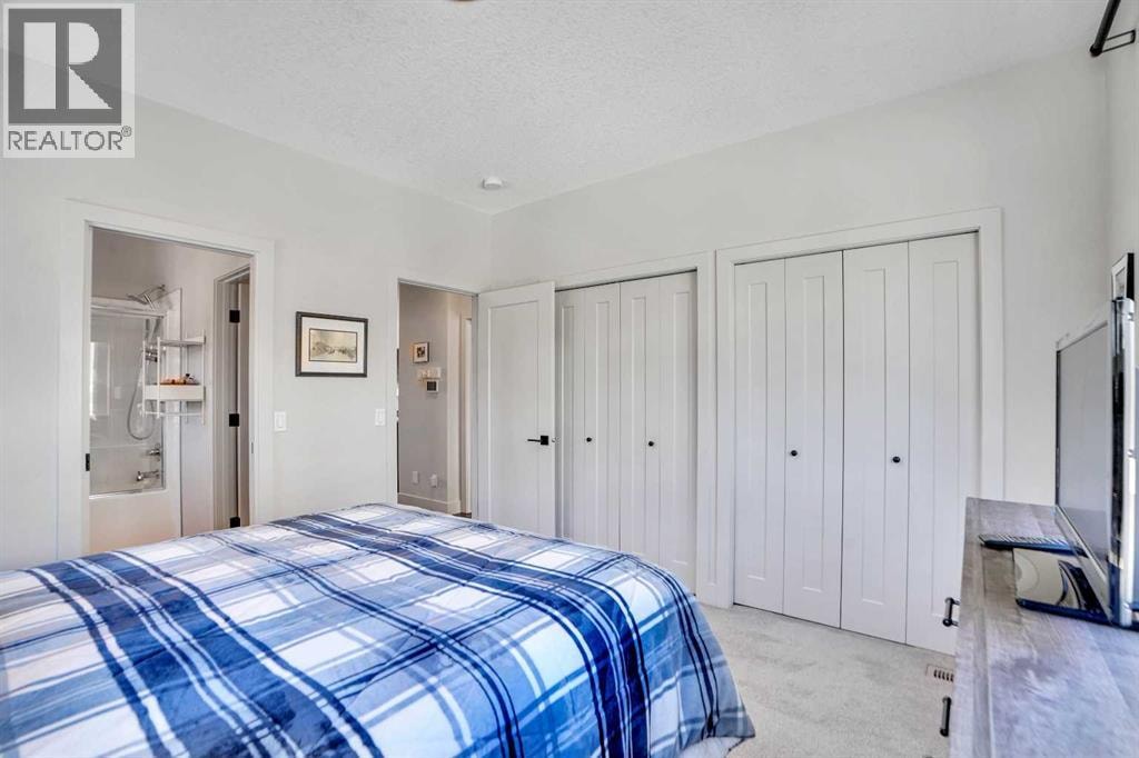 19 Royal Elm Green NW — photo 27