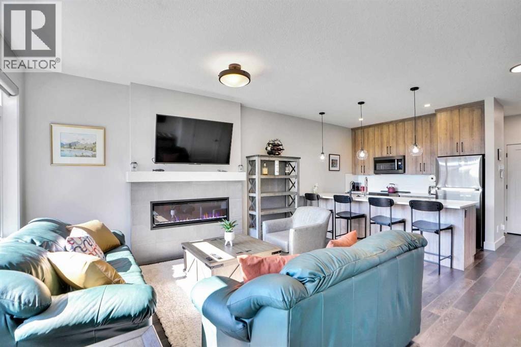 19 Royal Elm Green NW — photo 18