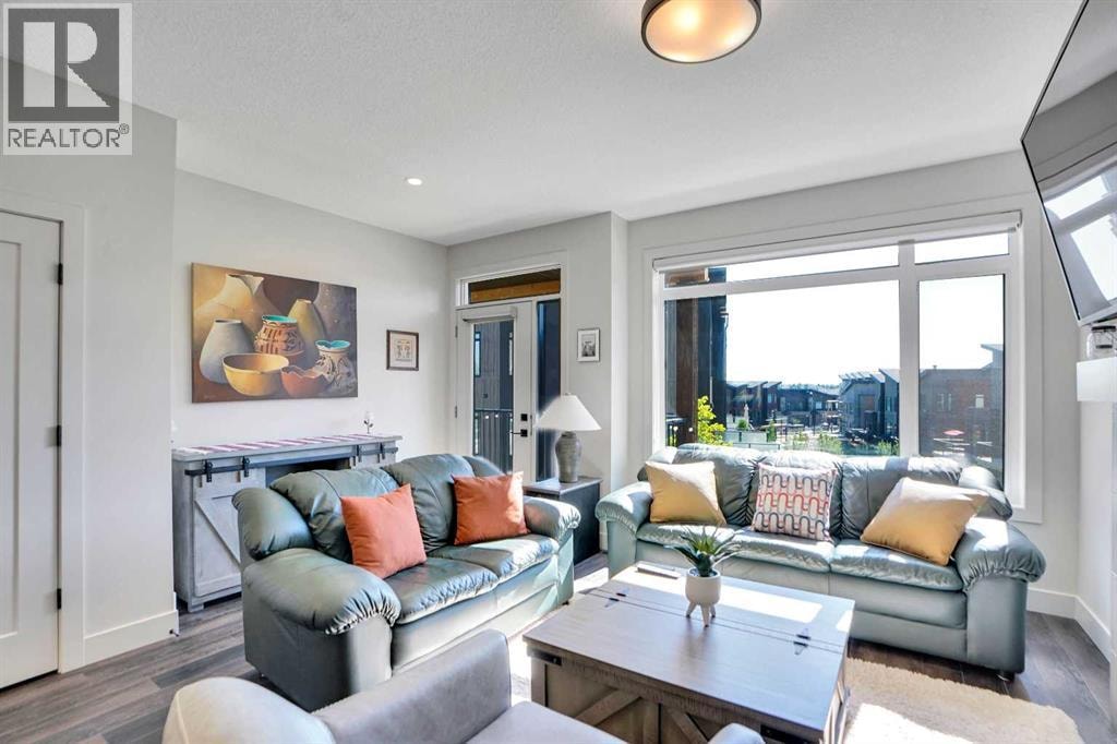 19 Royal Elm Green NW — photo 14