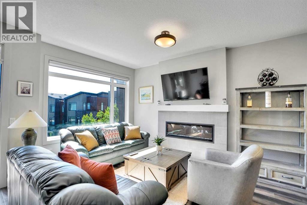 19 Royal Elm Green NW — photo 16