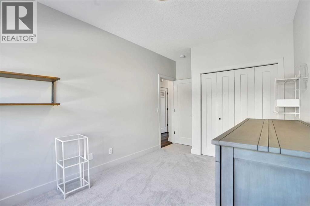 19 Royal Elm Green NW — photo 30