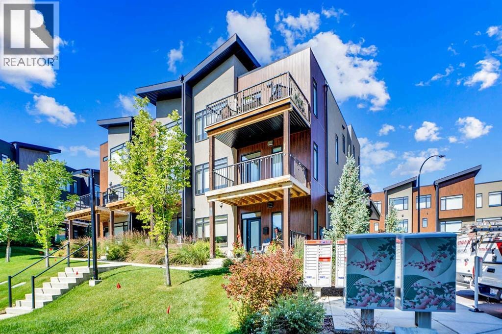19 Royal Elm Green NW — photo 34