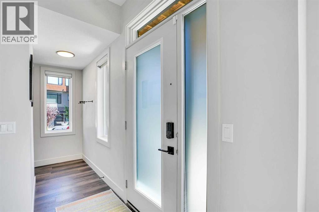 19 Royal Elm Green NW — photo 6