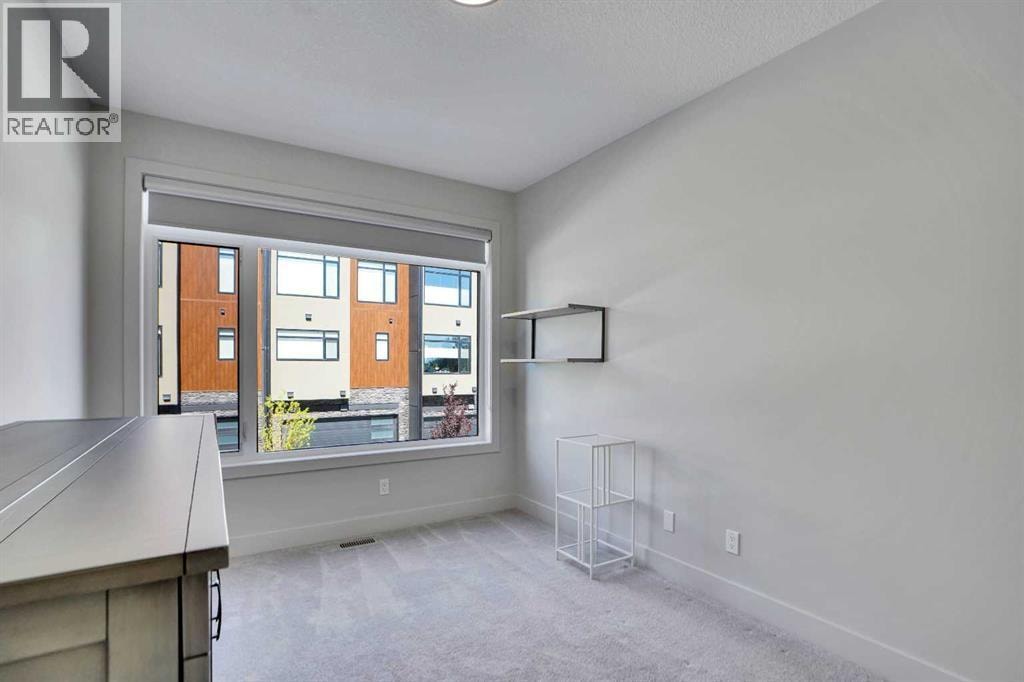 19 Royal Elm Green NW — photo 29