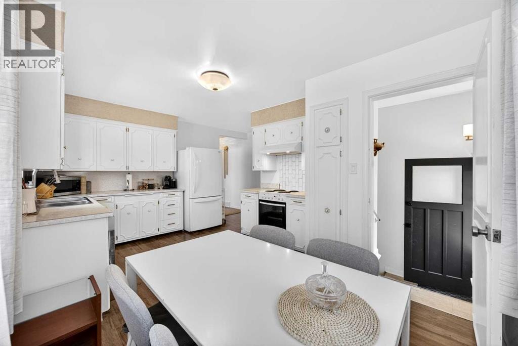 1232 40 Avenue NW — photo 16
