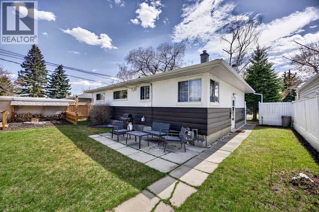 1232 40 Avenue NW — photo 40