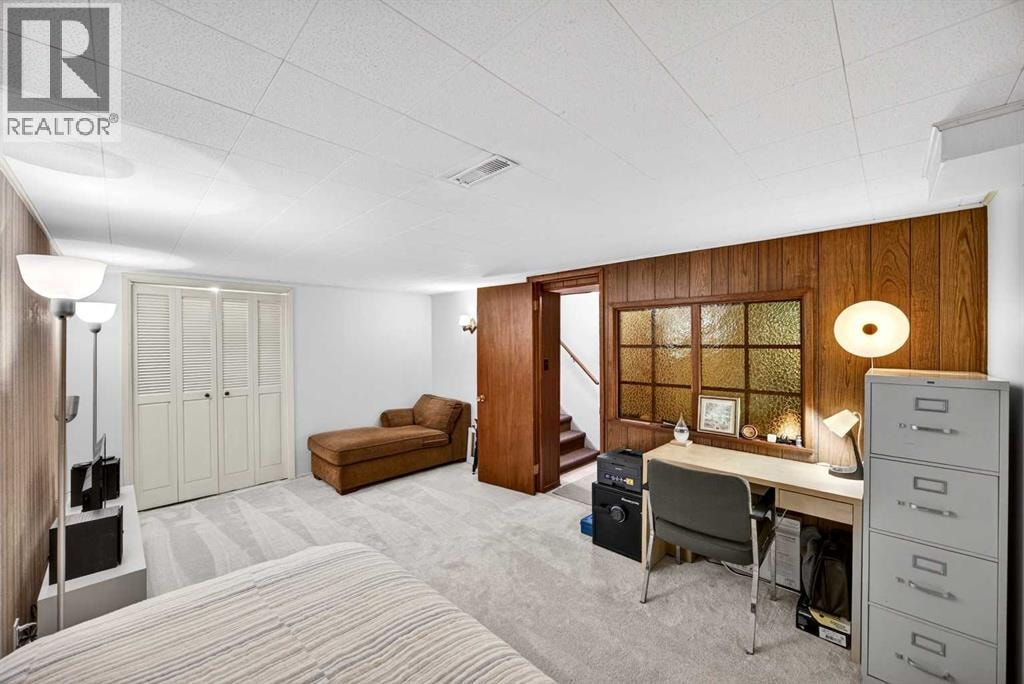 1232 40 Avenue NW — photo 32
