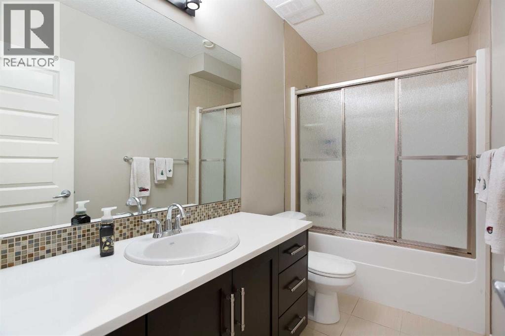 4827 22 Avenue NW — photo 35
